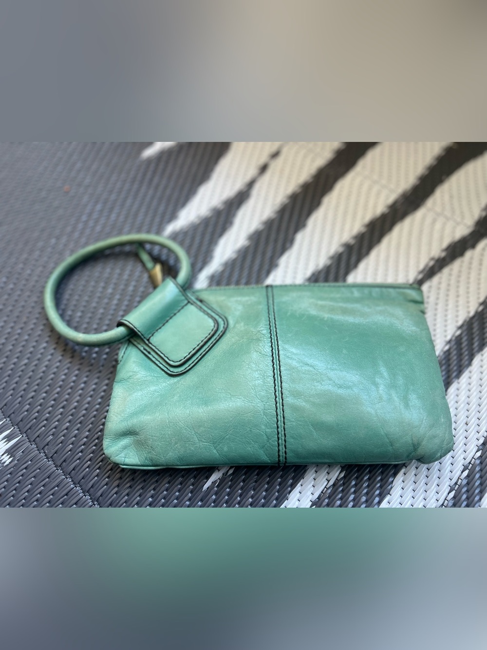 Hobo sable Wristlet - light blue green